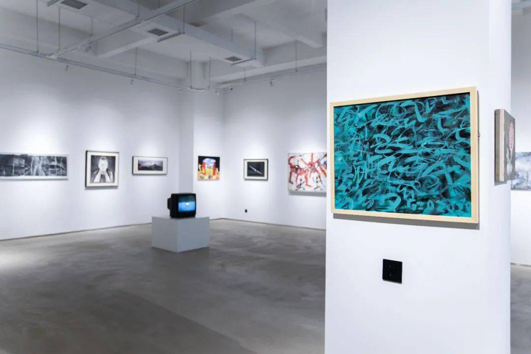 今天郑州被石佛年展刷屏了