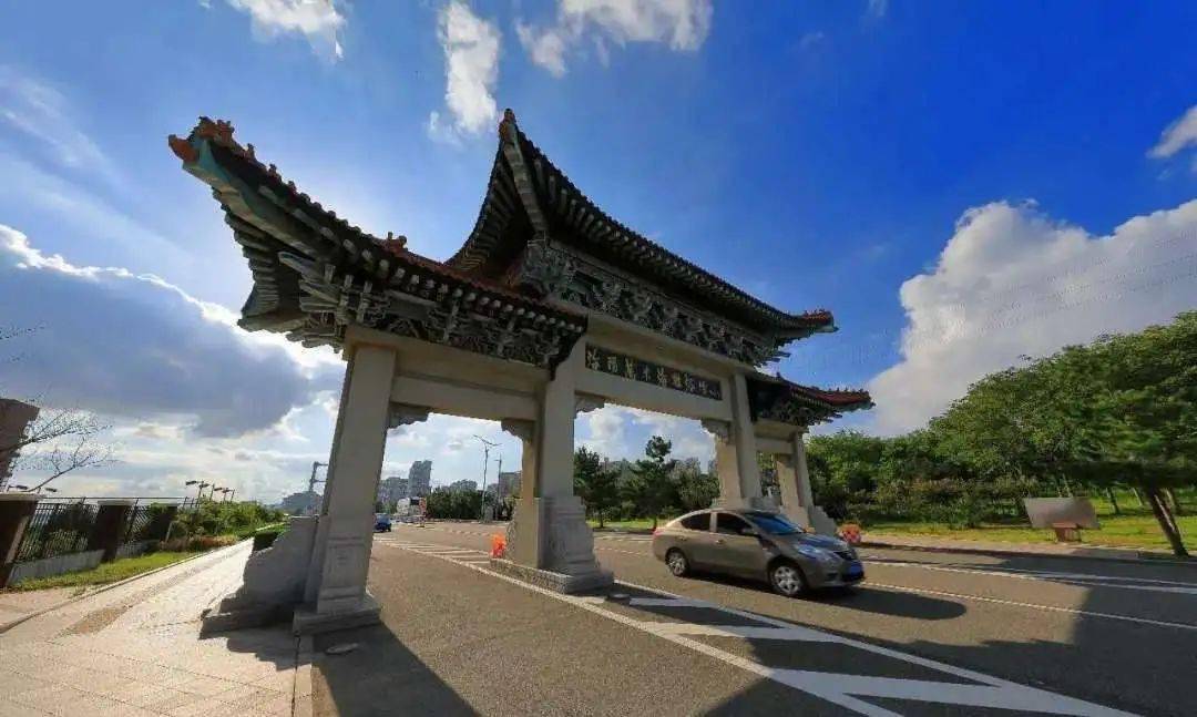 海阳万米海滩浴场牌坊