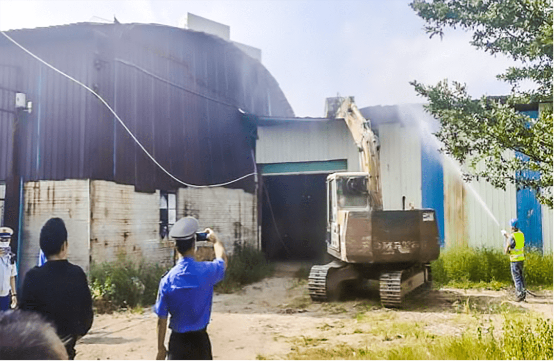 佛山查处一地下黑工厂现场臭气熏天隔夜饭都呕了出来