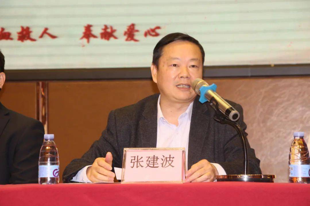 韶关市红十字会常务副会长赵远芳,深圳市血液中心党总支书记卢亮