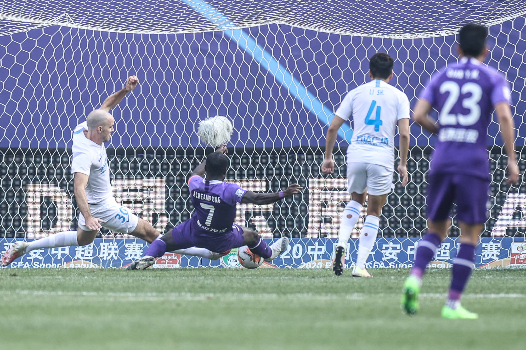 足球——中超:天津泰达胜大连人