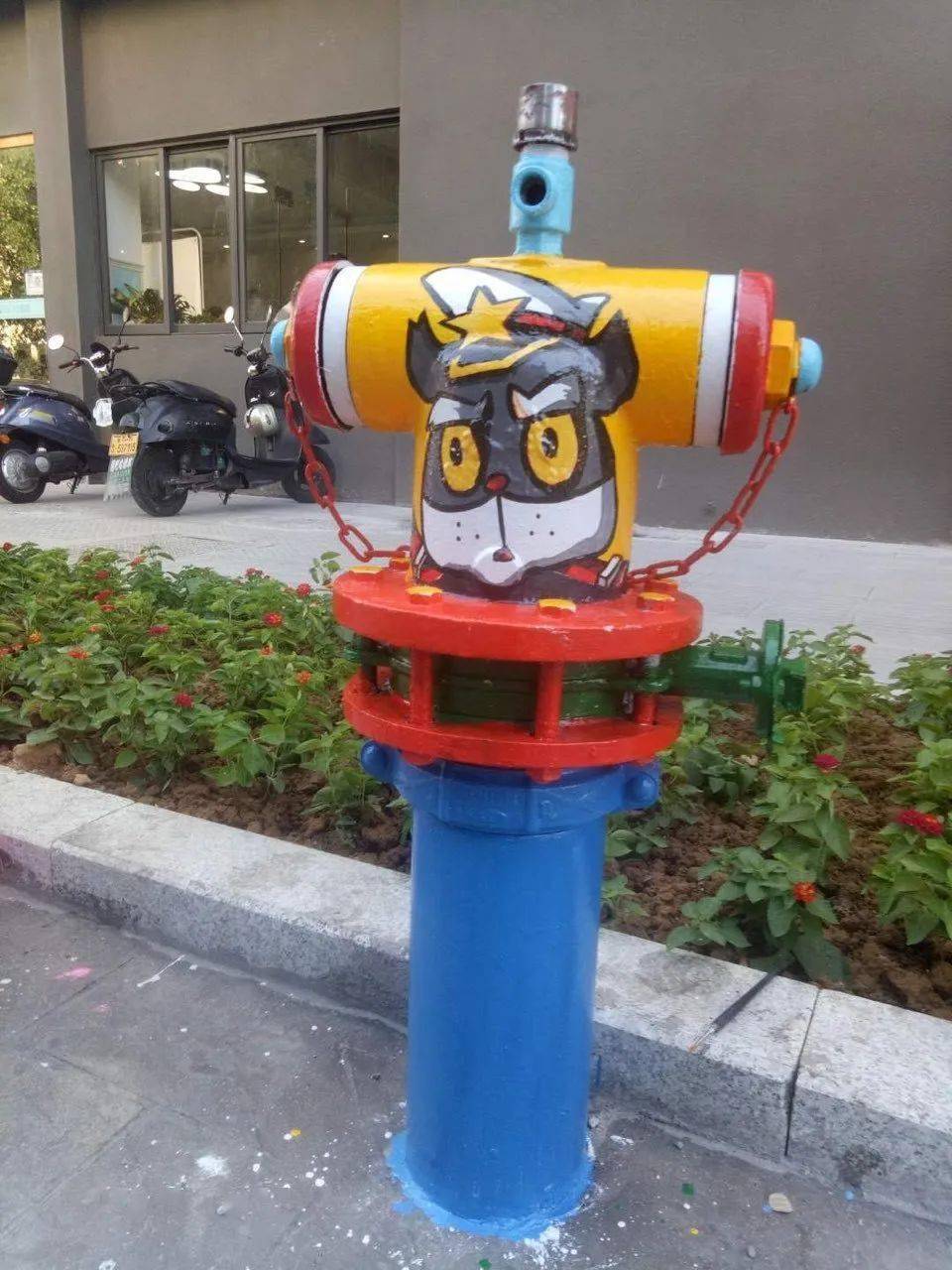 创意涂鸦萌萌哒~这里的消火栓亮了!