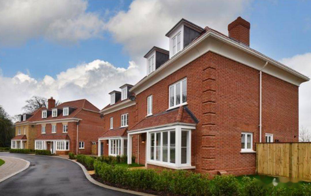 可选户型:四居室,五居室(半独栋/独栋别墅) trent park项目位于北伦敦