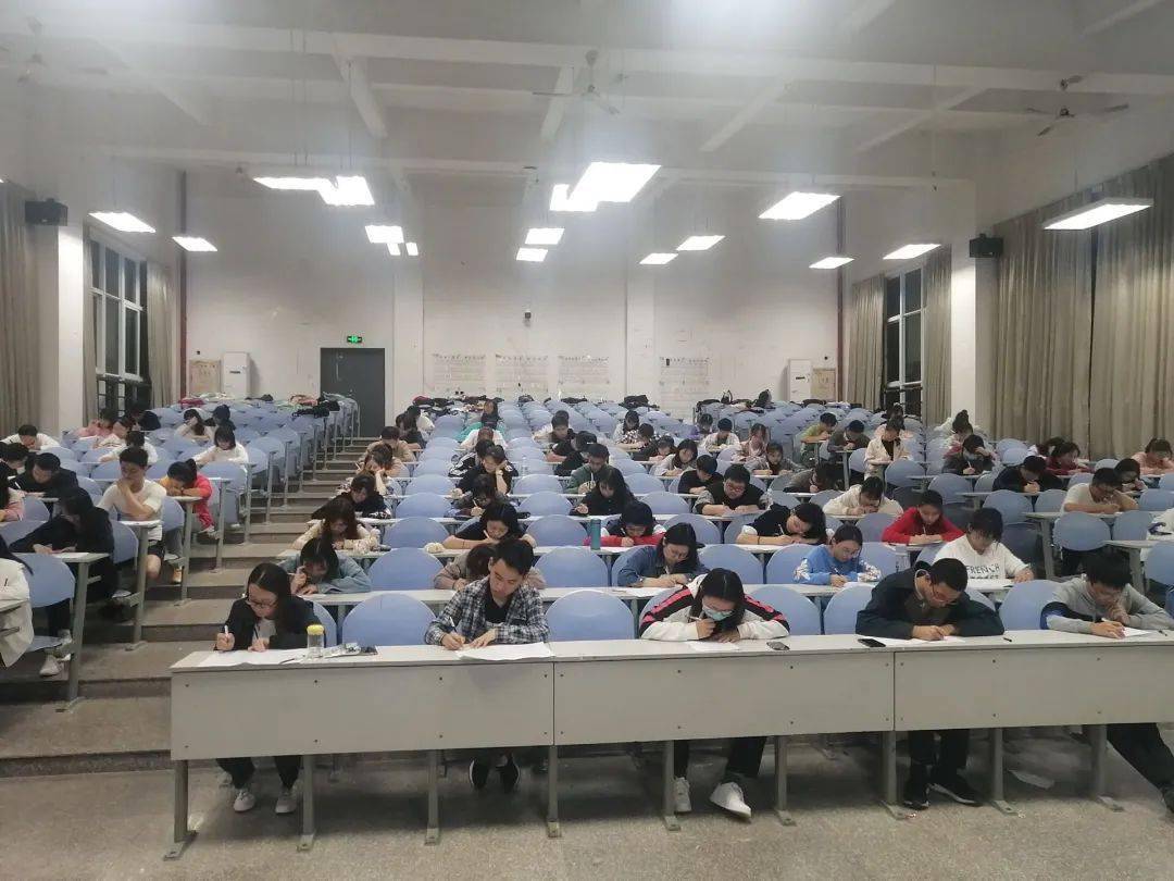67人文学院顺利举办新生入学校纪校规考试_大学生