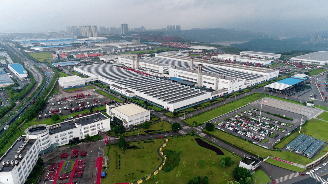 融入双循环 两江新区上汽红岩首批全驱重卡今天发往土库曼斯坦