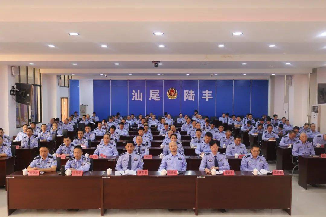 讲座上,林奕生教授用通俗易懂的语言方式,结合自身对海陆丰史多年的