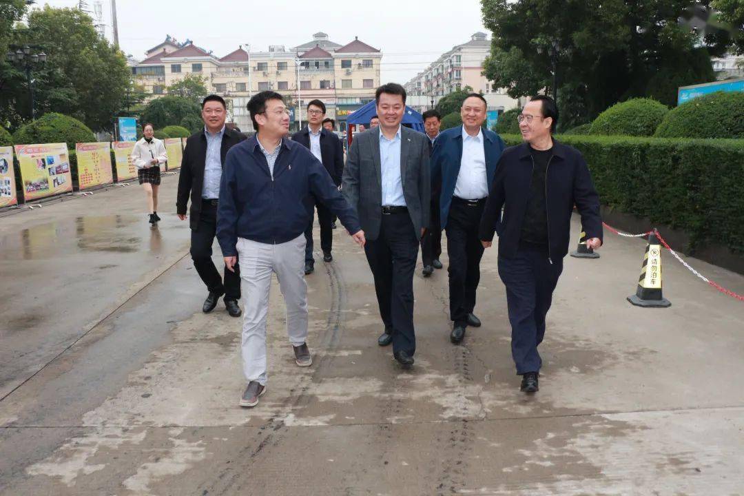 10月27日上午,盐城市亭湖区人民政府副区长朱杰成