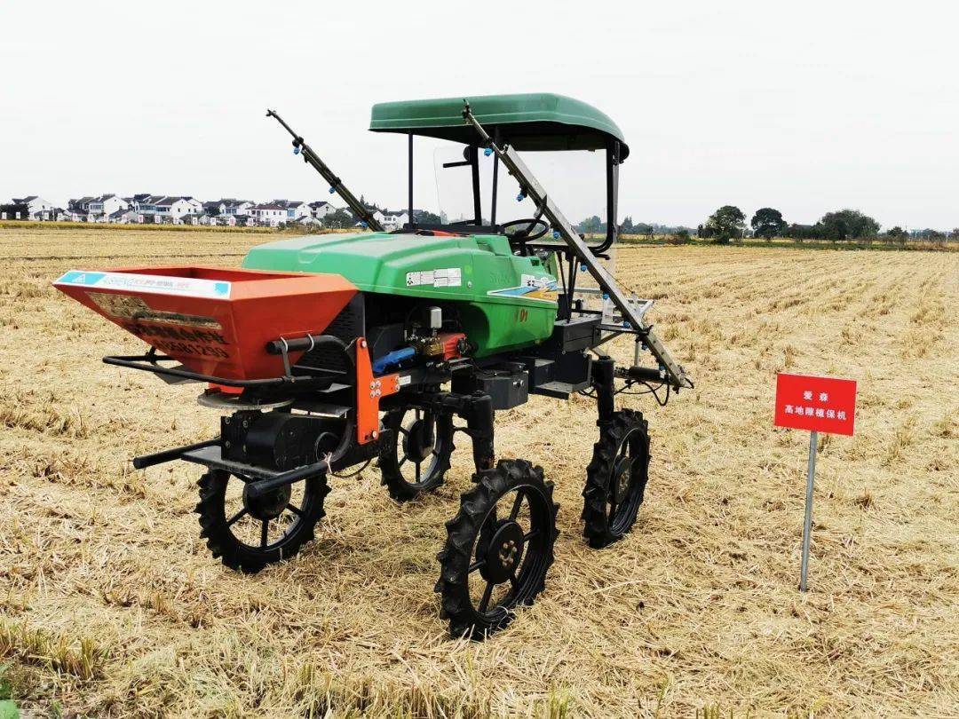 今天,这里上演了一场"机器大比武"!_植保