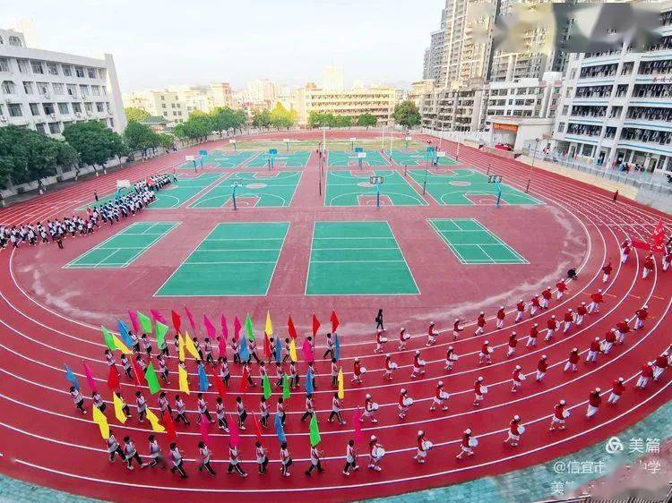 漂亮信宜一中用上了塑胶运动场
