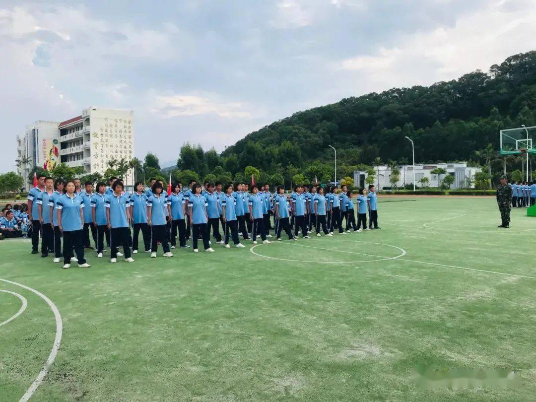 接到投诉后,长乐区教育局回应:发型管理是中学生养成良好习惯,增强