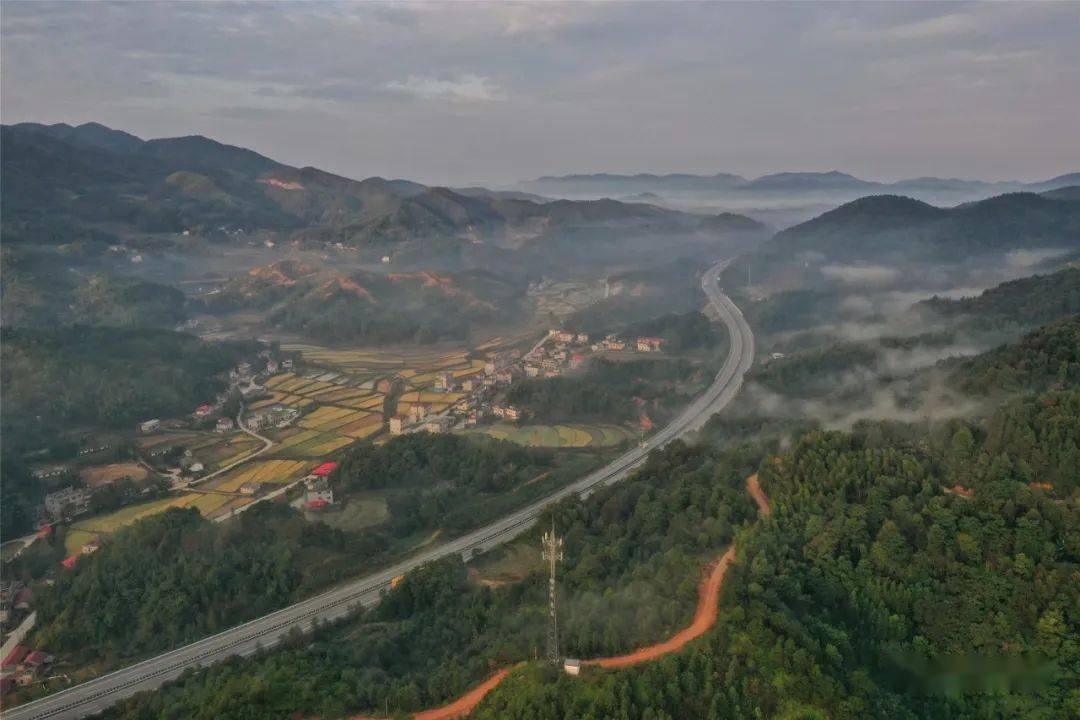 航拍万载高城镇大坪村和复胜村,云雾缭绕美得不象话!