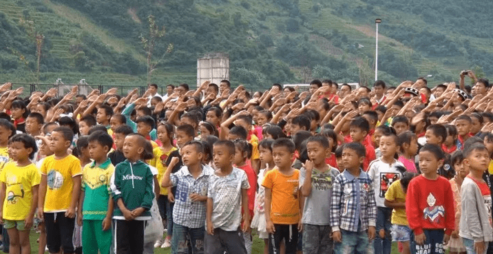 珠海市为怒江大峡谷的孩子们插上了一双追梦的翅膀