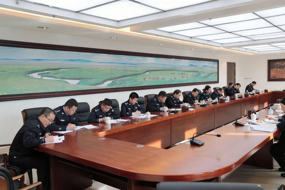 内蒙古自治区司法厅党委委员,自治区监狱管理局党委书记,局长洪赪颢