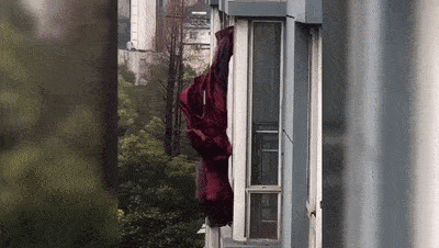 电器老化或损坏,厨房用火不慎及吸烟引燃沙发,被褥,窗帘等家庭火灾是