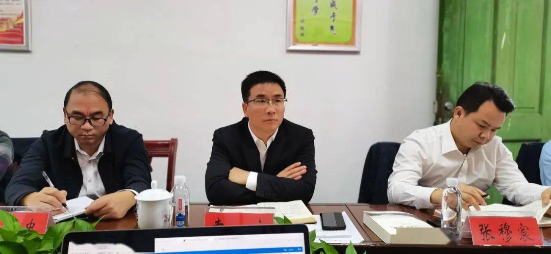 期间,道县文体旅广局党组书记黄鑫陪同文博堂专家组走访了道县梅花镇