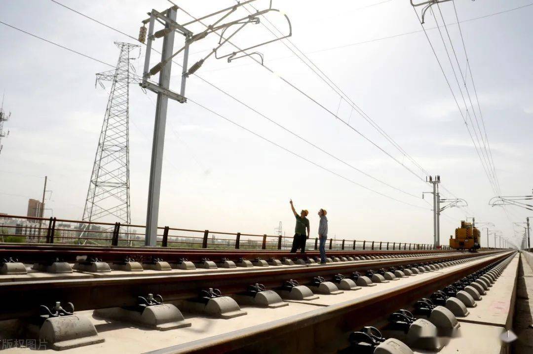 涪柳铁路虽然目前只是设计为120km/h时速的普通客货两运铁路,但是不