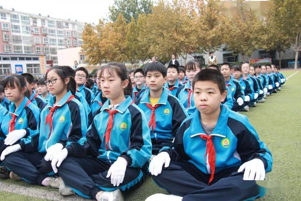 聚英学校小学部举行队列队形比赛