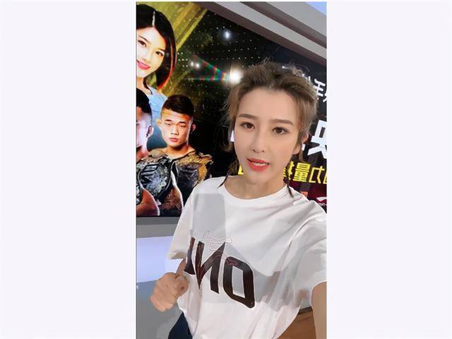 笑着与一龙宣传格斗,忙着赚钱养家不提离婚进展_张莫涵