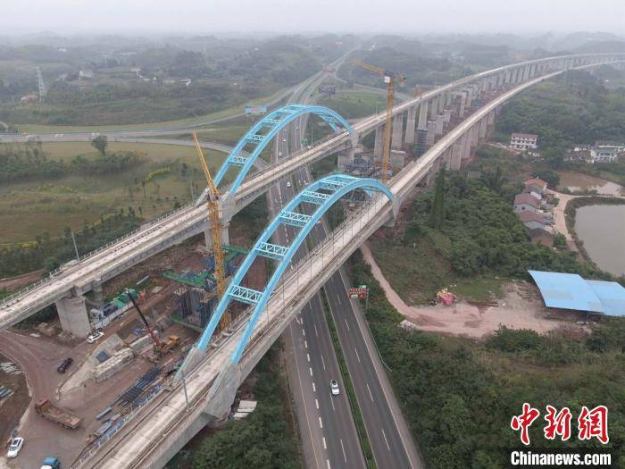 川南城际铁路内江自贡泸州线铺轨工作全力推进