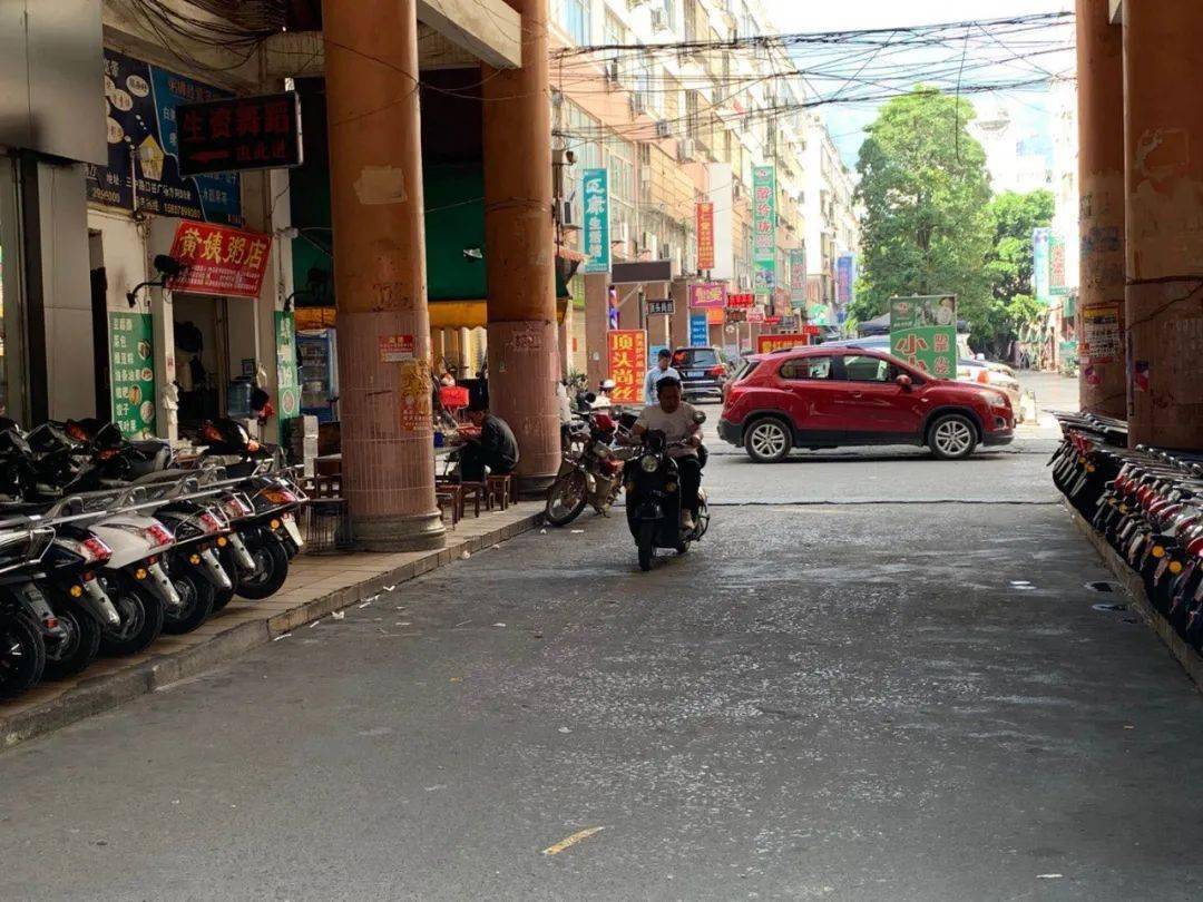 着好几家粥店爸爸妈妈都会带我来商贸城这边小时候只要想在外面喝粥在