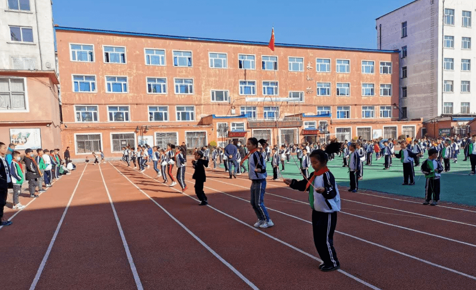 体艺风采一曼小学举行2020年秋季跳绳踢毽子比赛