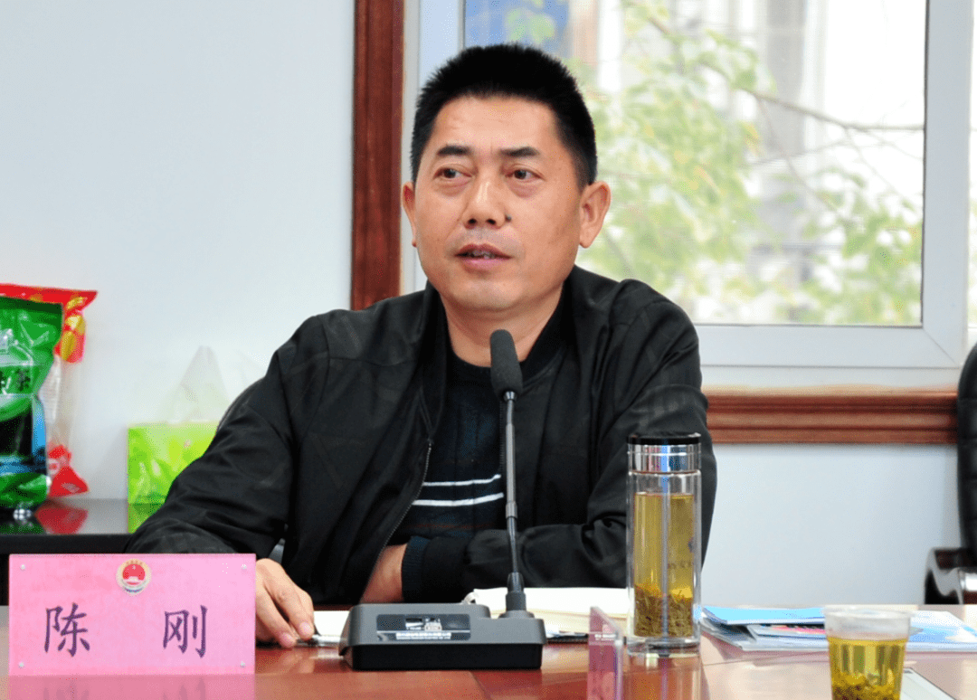 酒店董事长黄大桥湖北广宜服饰有限公司总经理朱华云吴俊峰检察长表示