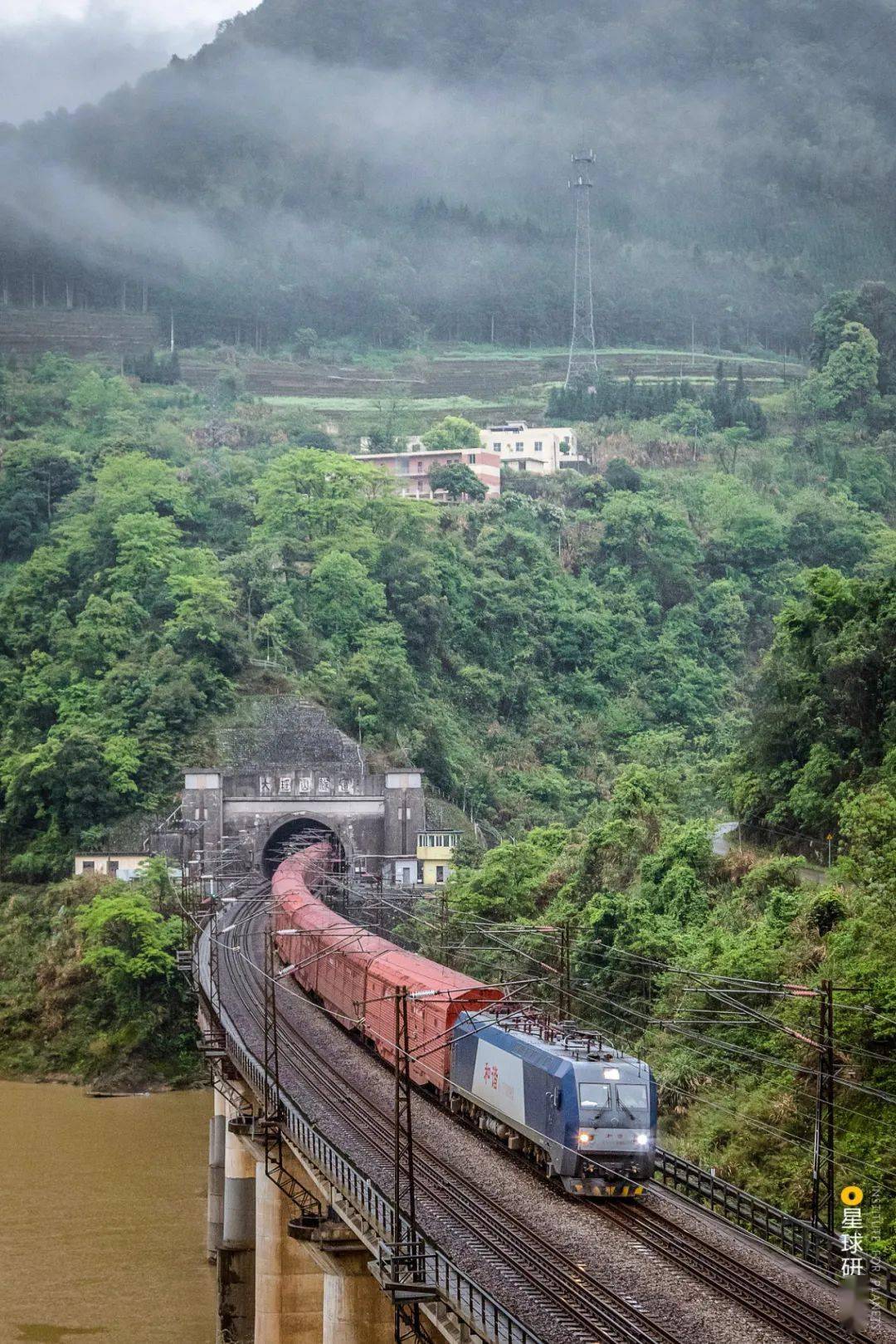 基建狂魔30000座隧道诞生记