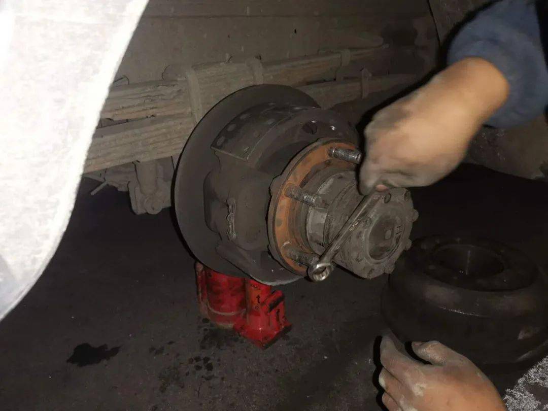 经过民警进一步了解得知,该车从府谷出发准备去河北,在出发前车辆左