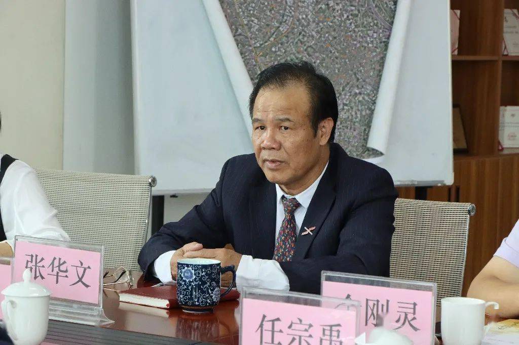 荔波县中等职业学校一行到东莞汽校参观交流