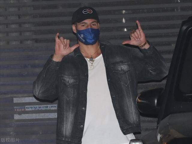 这样的佛主你见过吗,克莱汤普森冲镜头搞怪心情不错