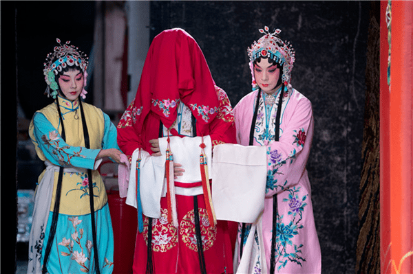 于华丽别致唱腔中领略意境深远的梅派真谛.