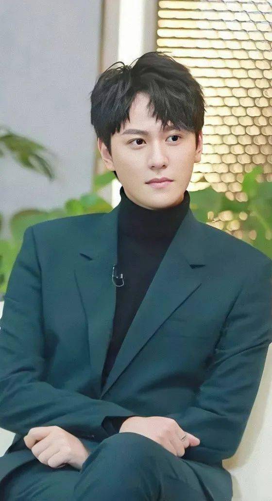 手机壁纸秦俊杰