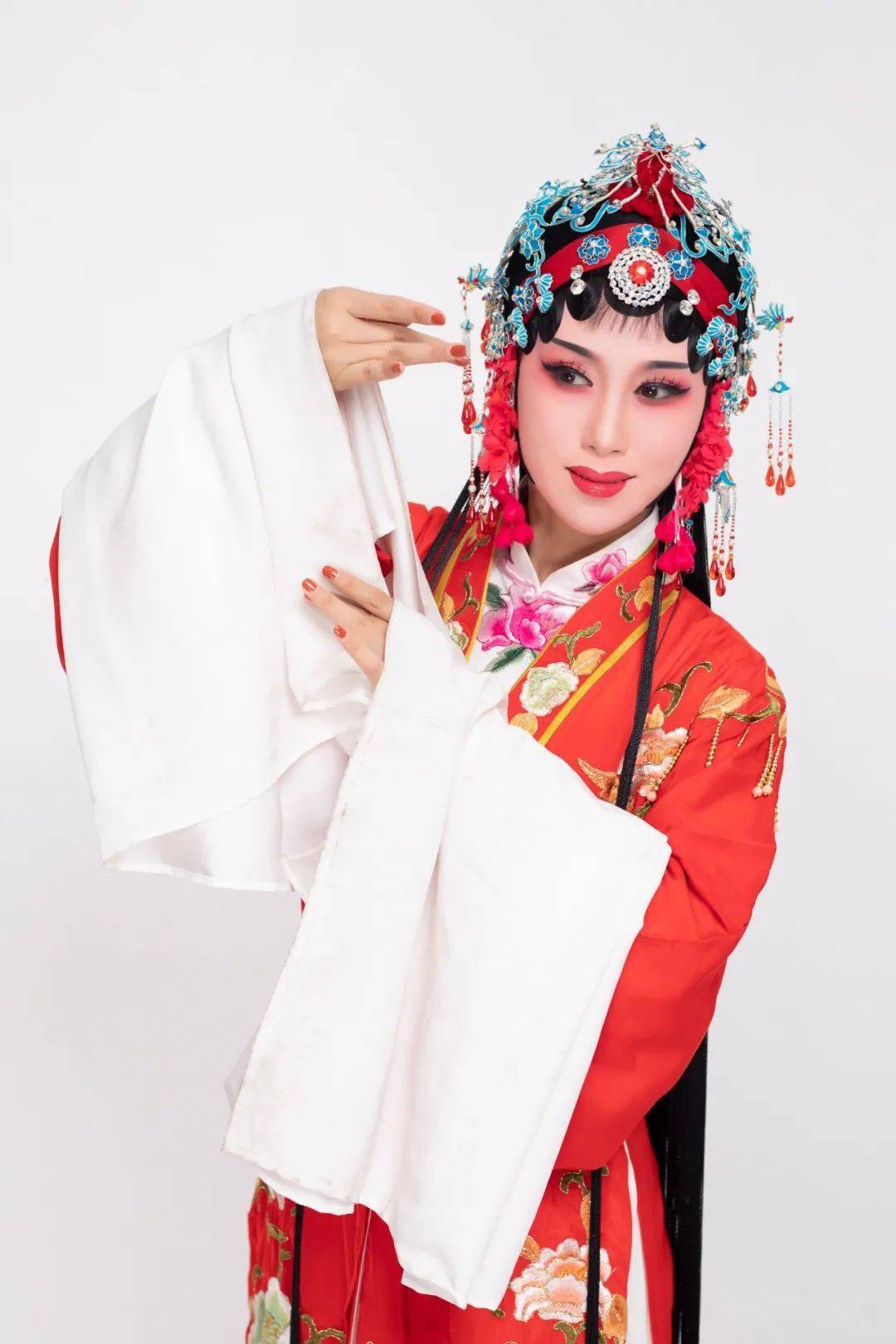 越剧票友,主攻范派,宁波市江北区赏越轩越剧主要小生,饰演角色有