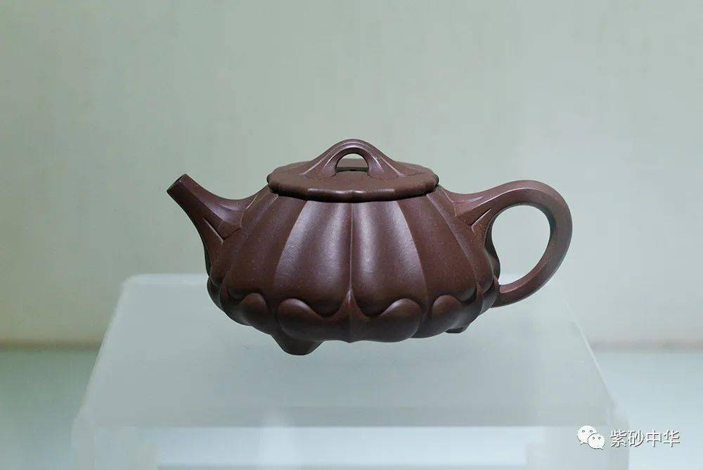 滴水之恩壶张秦 清风提梁壶张睿 刻六方签筒赵浩天 海棠依旧(紫砂扇面