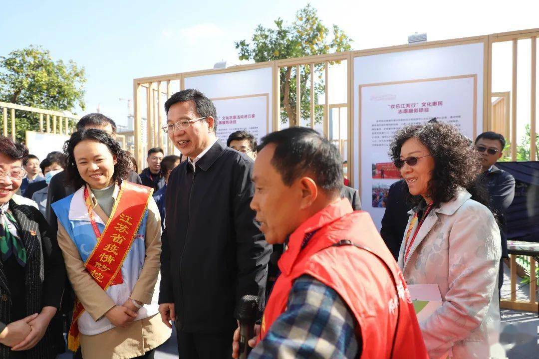 中宣部副部长傅华在我市贾汪区"爷爷奶奶课堂" 家校共育志愿服务项目