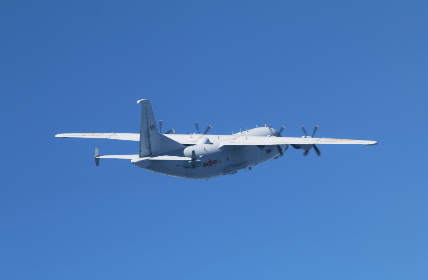 我军机连续两天凌晨打卡台空域严德发在疲劳台军