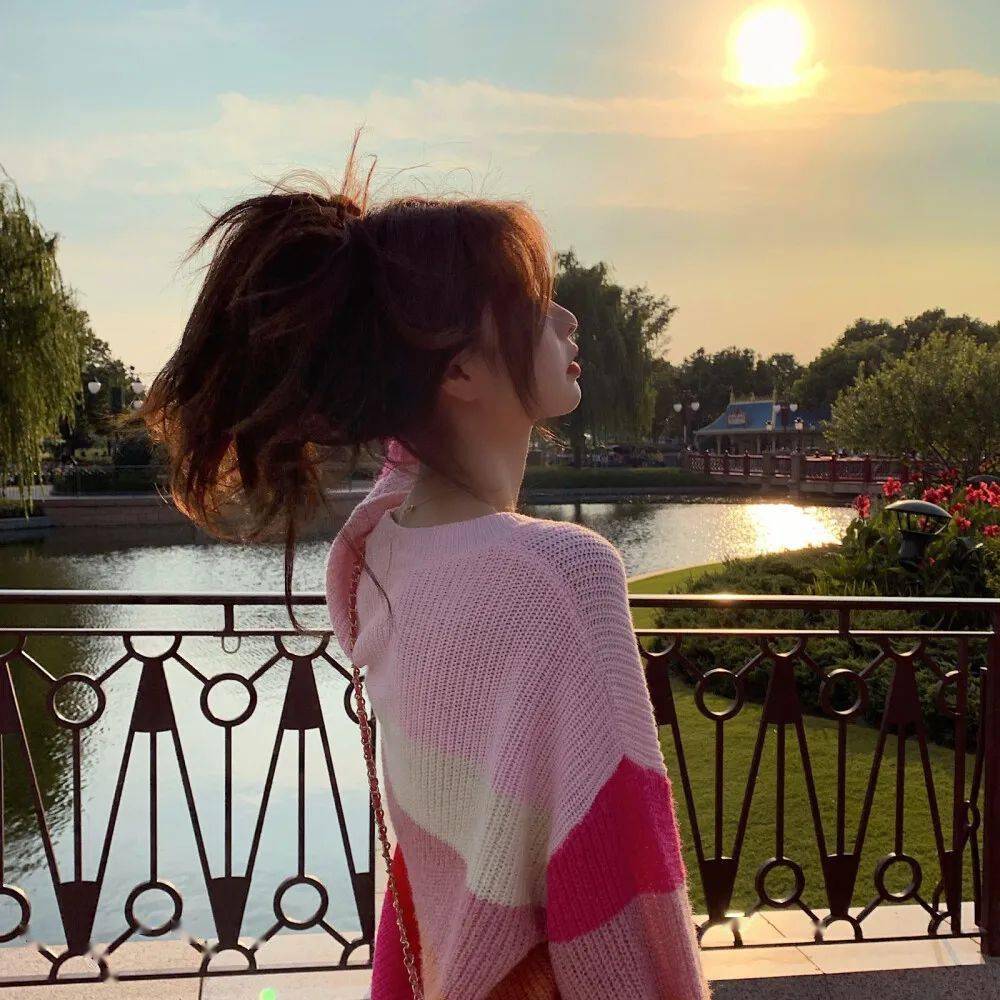 女生头像丨多希望你知道我并不洒脱