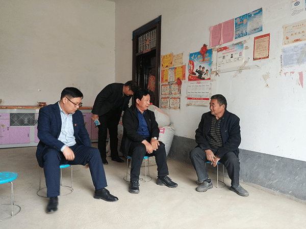 新蔡县人大主任陈学功到余店镇开展走访帮扶工作