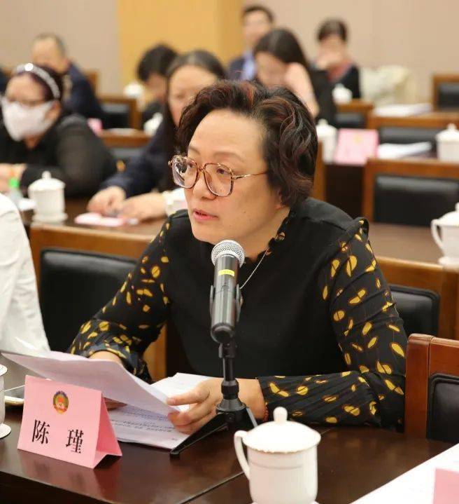 穆晓炯常委认为,要以托幼一体化为主,加快托幼机构建设.