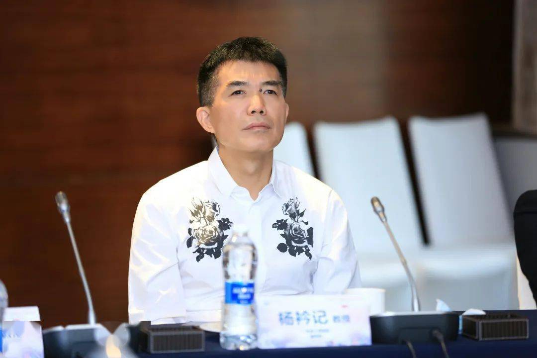 文章发表杨衿记教授团队与燃石医学合作证实奥希替尼进展时再活检可以