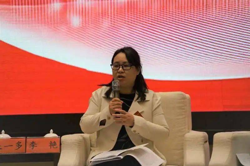 李艳代表民进武汉市委会课题组从民主党派社情民意信息工作应对重大