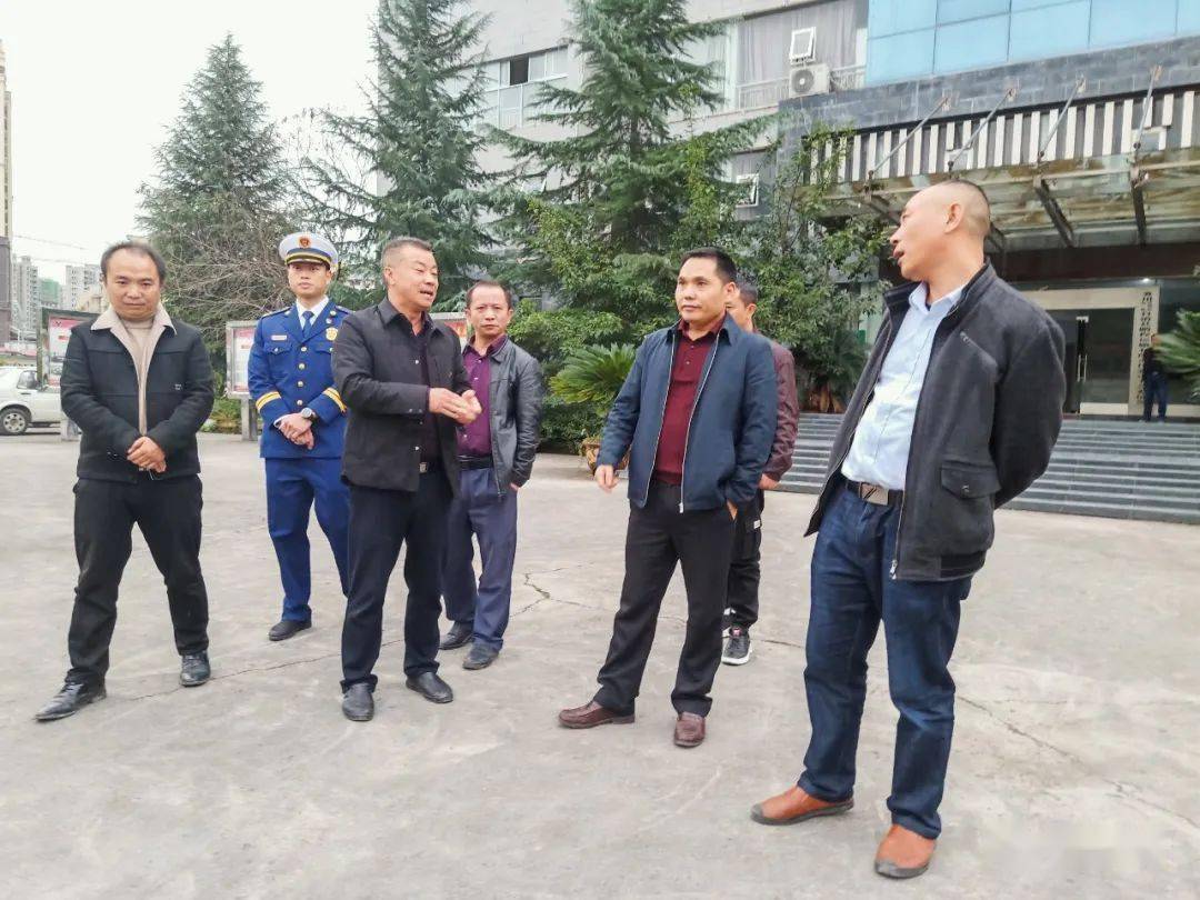 易贤率队检查安全生产和项目建设工作