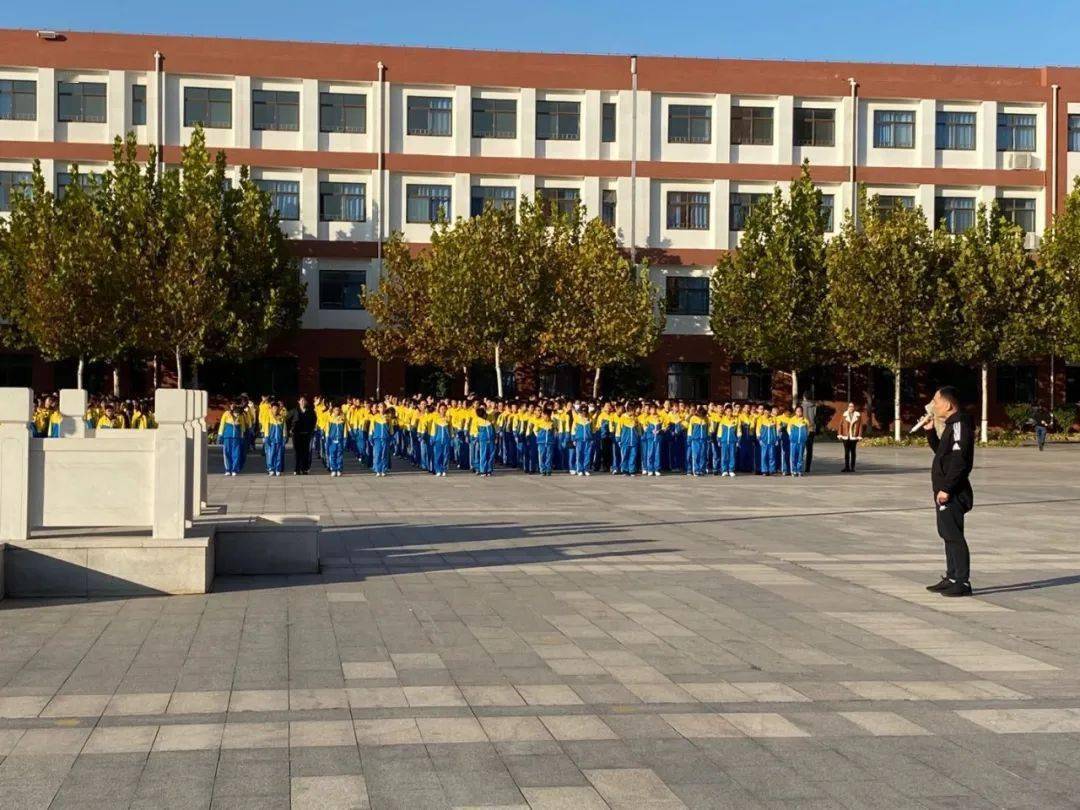 垦利区第二实验中学防震演练安全重于泰山