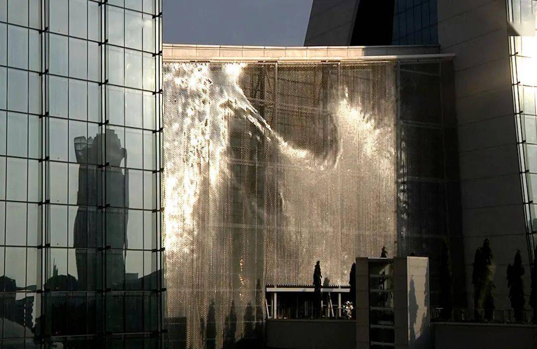 什么是景观风动幕墙?