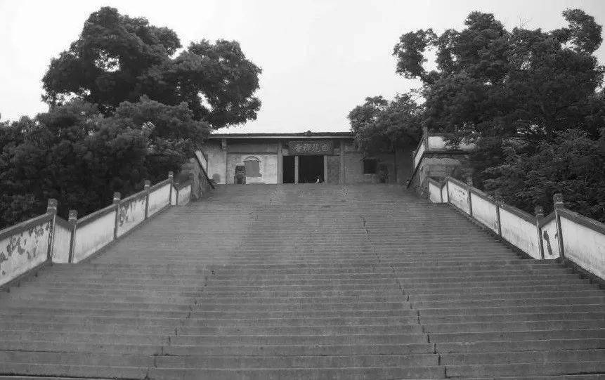 航塢山白龍寺舊貌航塢山白龍寺新貌曾經,這裡是歷史的雲煙,是創造的