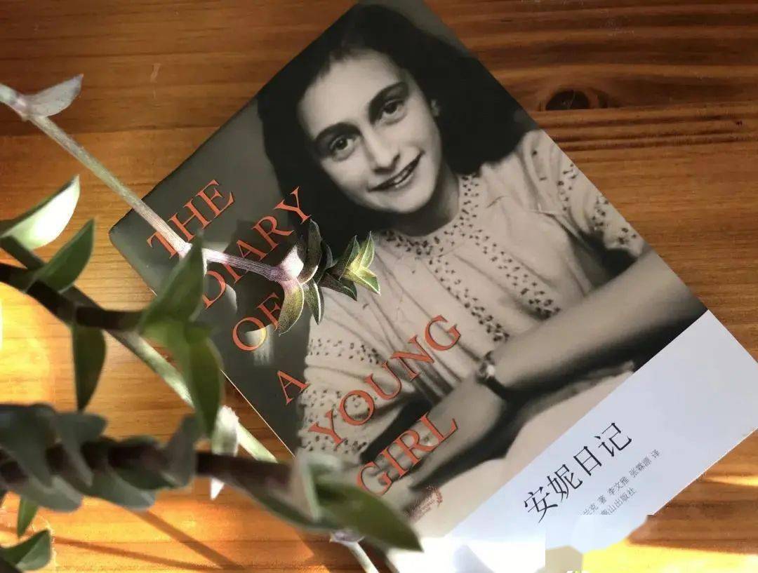 最终在舞台上将安妮弗兰克演绎成经典.