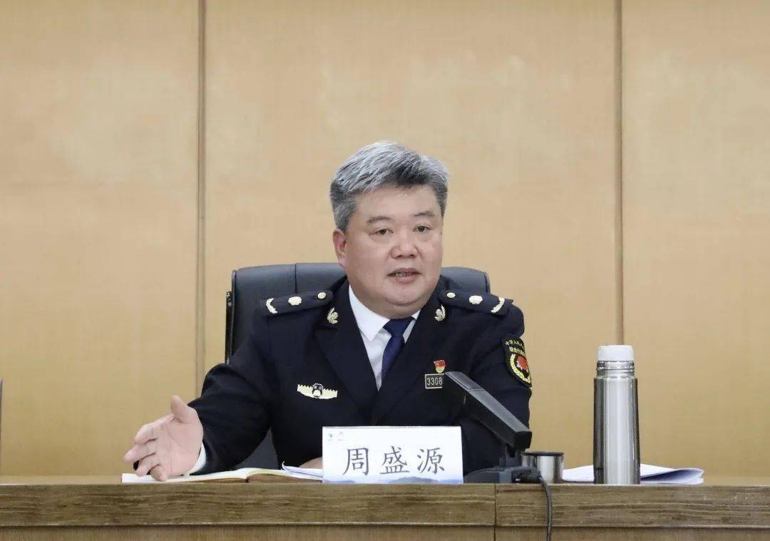 县委书记潘晓辉强调,要深入贯彻落实省市部署要求,牢固树立