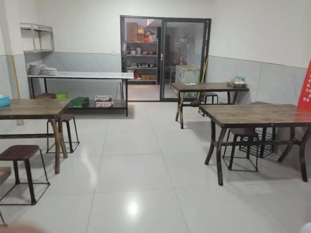 虽然是店面叫胖叔面馆,店内的主打却是馄