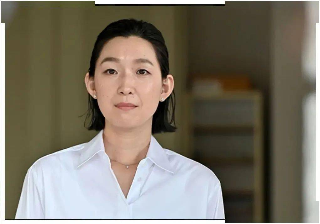 白井大臣是非常迷人的反派角色,她在让人恨得咬牙切齿的同时,也会被她