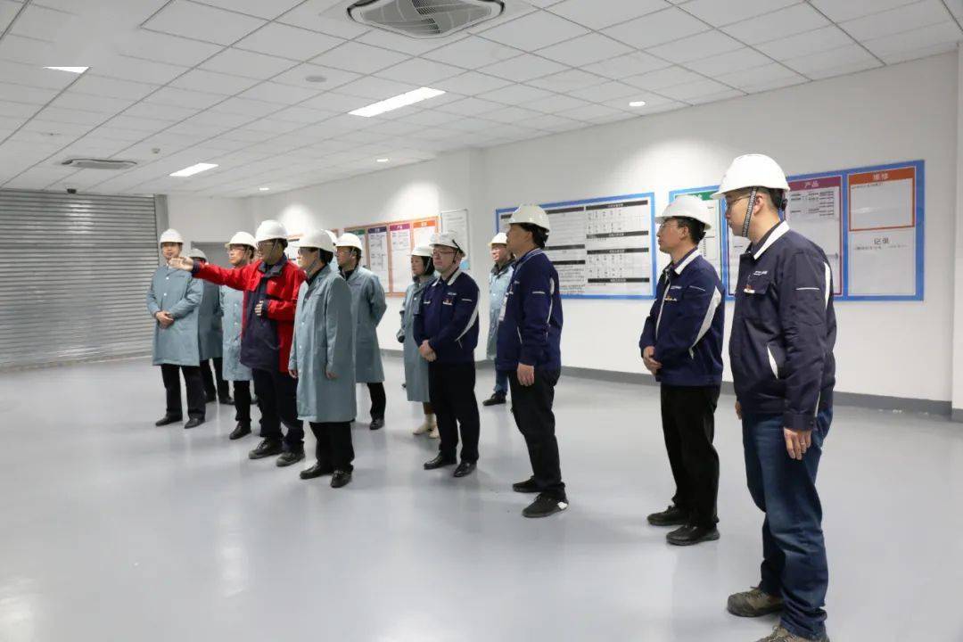 公司新闻邹武装一行到天瑞硅材料检查指导稳增长剖析诊断精益管理工作